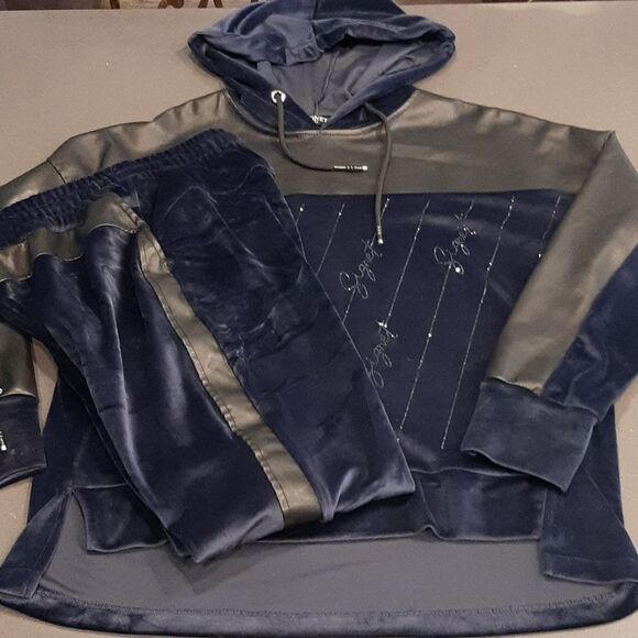 Signet Navy and Black Track Suit - Picture 1 of 16